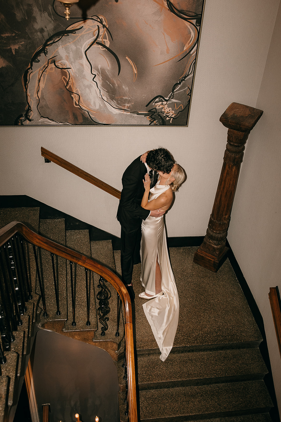 Couple kissing on the staircase at The Read House in Chattanooga TN 