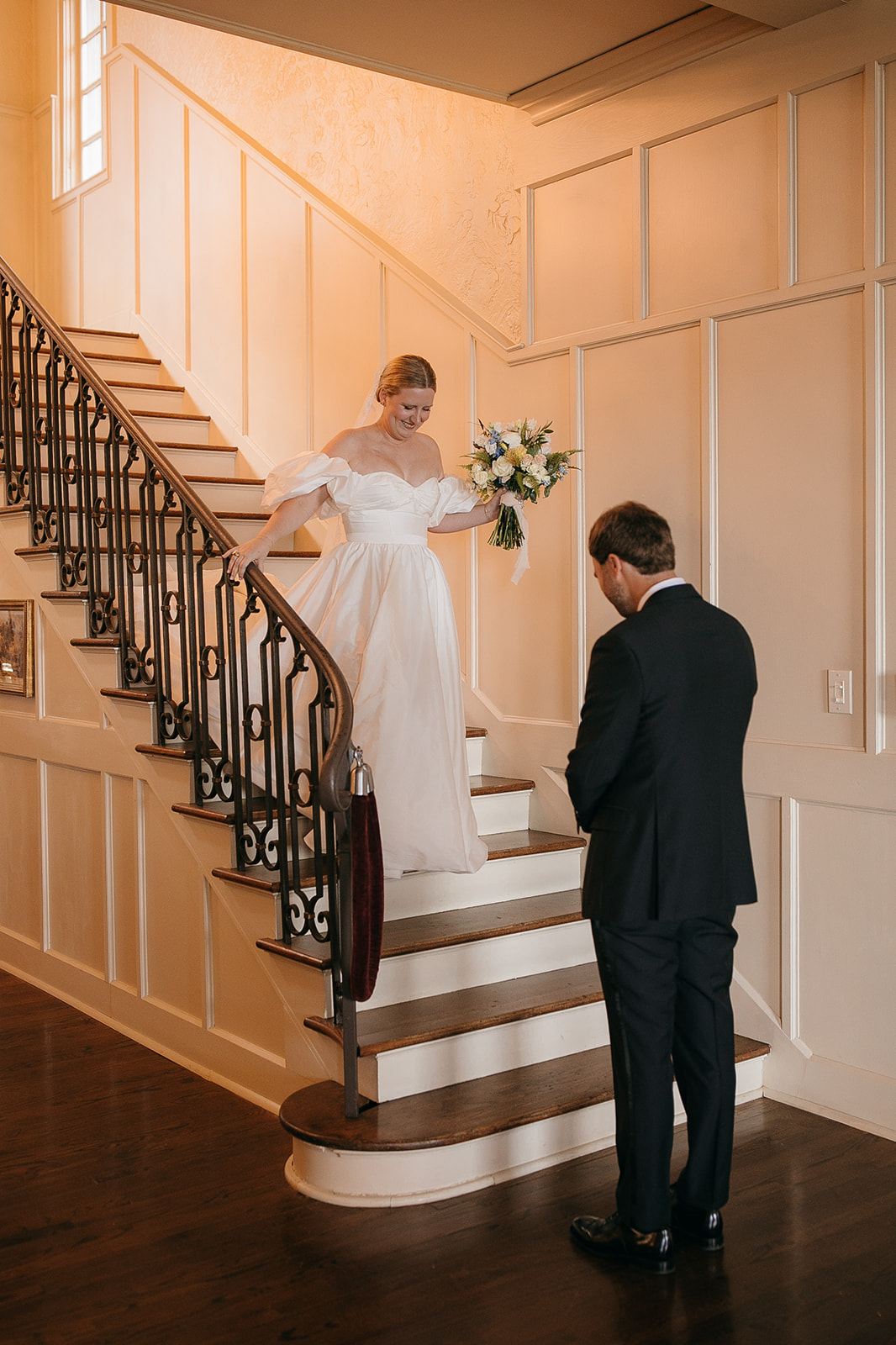 Romantic bride and groom portrait at one of the top wedding venues in Chattanooga, TN outdoor. 